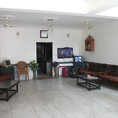 Shalimar Hotel New Delhi Luaran gambar