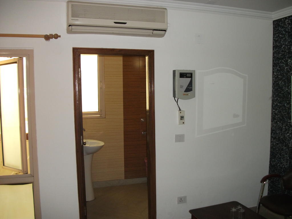 Shalimar Hotel New Delhi Luaran gambar